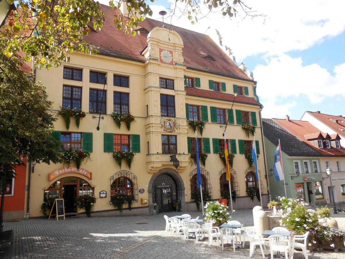 Zum Schwarzen Baeren Hotel Vohenstrauss Exterior photo
